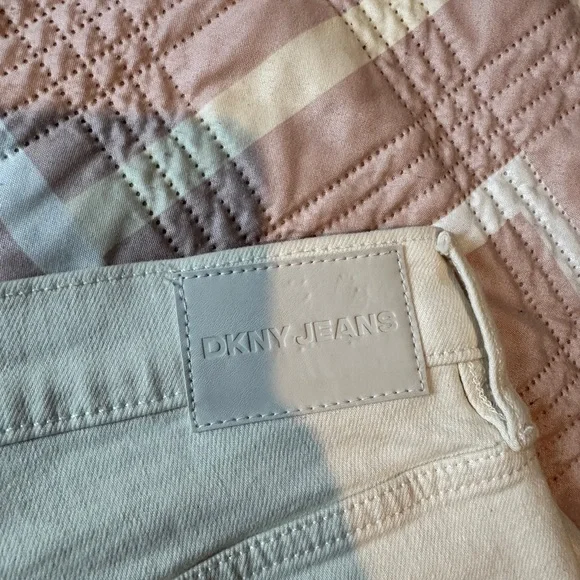 DKNY High Rise Modern Wide Leg Jeans in Cream - Picture 7 of 8